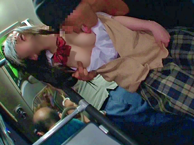 《素人娘》おとなしい巨乳女子校生が、満員バスで乳を揉みしだかれてしまう！